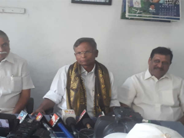 స్వార్థ ముఖ్యమంత్రి:వరప్రసాద్