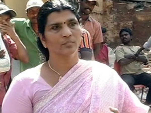 చంద్రబాబు...అవకాశవాది:లక్ష్మీపార్వతి