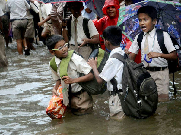 Dakshin Kannada district commissioner declared holiday for school due to heavy rain Dakshin Kannada district commissioner declared holiday for school due to heavy rain