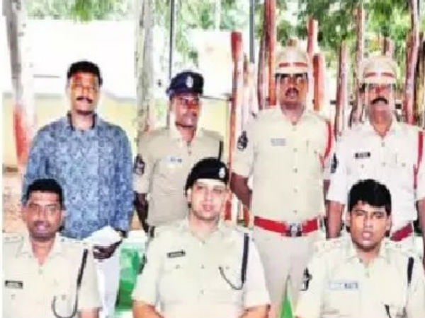 స్మగ్లర్ బ్యాక్ గ్రౌండ్...పోలీసుల ఆశ్చర్యం