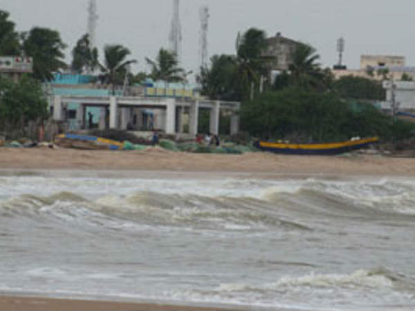 సముద్రం...చొచ్చుకు వచ్చింది