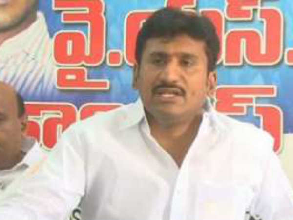 గూండాగిరికి వత్తాసు పలకడం మంచిది కాదు