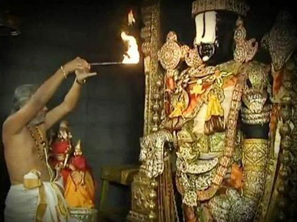 TTD governing body examines Lord Venkateswara jewelery TTD governing body examines Lord Venkateswara jewelery
