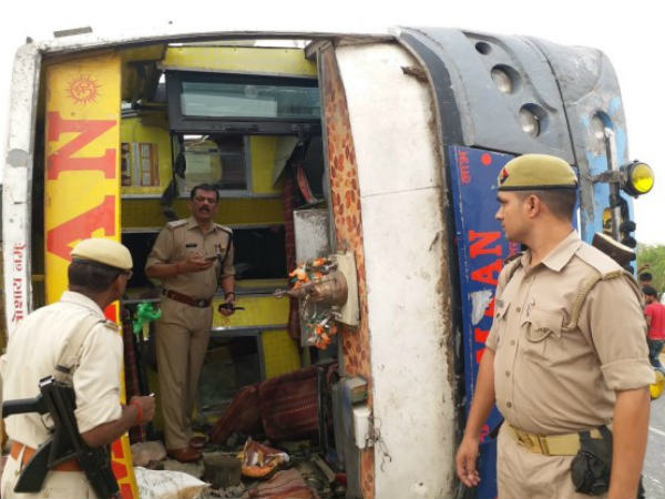 17 Dead, 12 Injured After Speeding Bus Hits Divider, Overturns In UP 17 Dead, 12 Injured After Speeding Bus Hits Divider, Overturns In UP