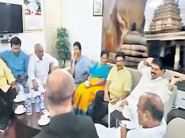 టిడిపి ఎంపీల...ఆవేదన