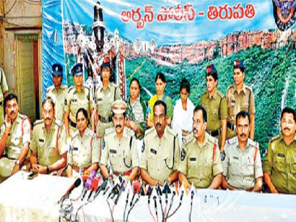 Arrest of women thieves in Tirupathi Arrest of women thieves in Tirupathi