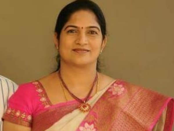 మహిళలు కంటతడి పెట్టారు