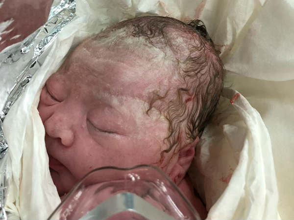 US lady gives birth to a baby in Hotel and Hotel promises free food for life time US lady gives birth to a baby in Hotel and Hotel promises free food for life time