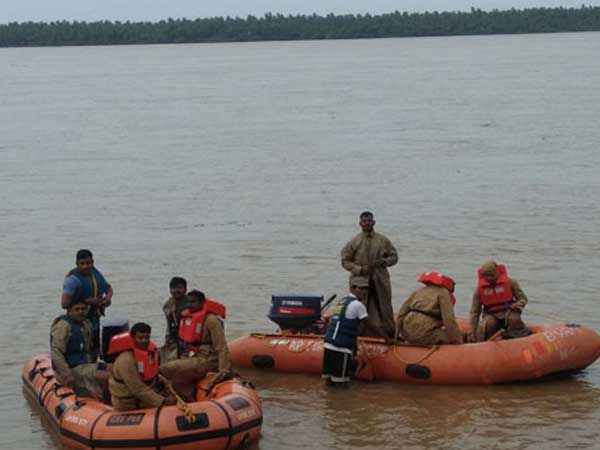వర్షం తగ్గడంతో గాలింపు ముమ్మరం