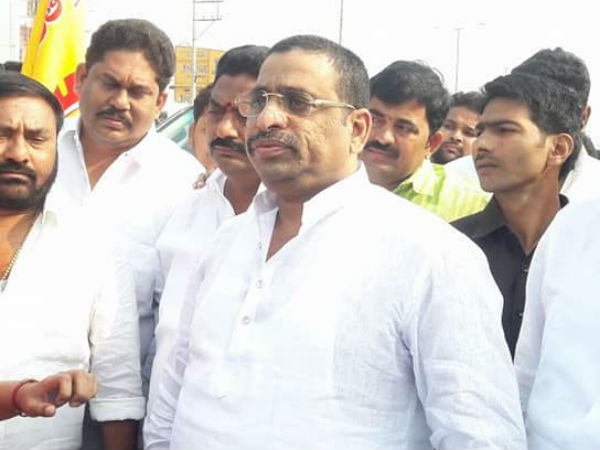 విషం చిమ్ముతున్న...పవన్ కల్యాణ్