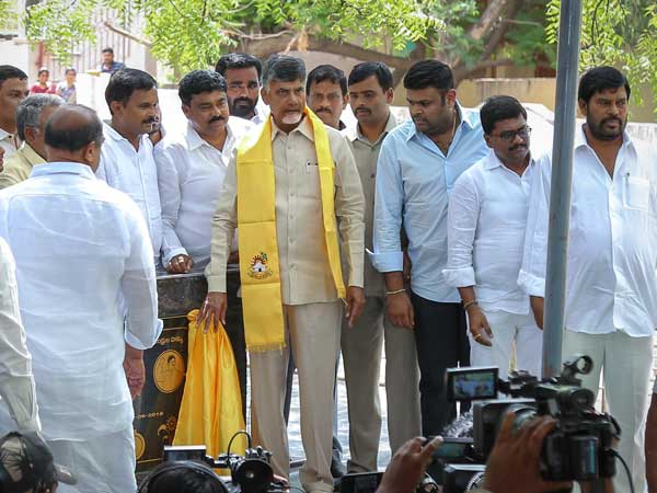 ఏం మాటలవి?.. పవన్ పైన చంద్రబాబు