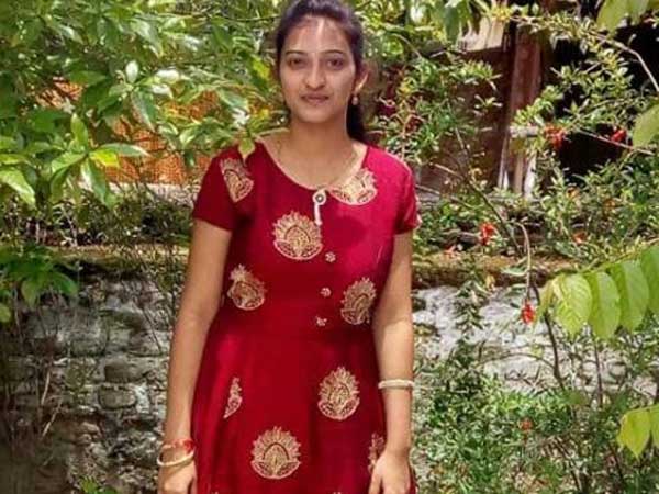 నిత్యం ఫోన్లో మాటలు, తోడు ప్రేమ విషయం