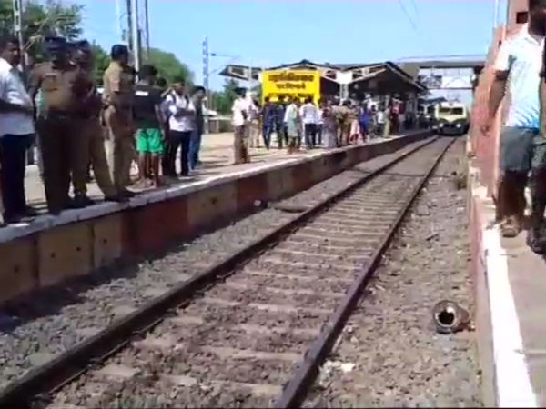Terror journey:Footboarding in train kills five Terror journey:Footboarding in train kills five