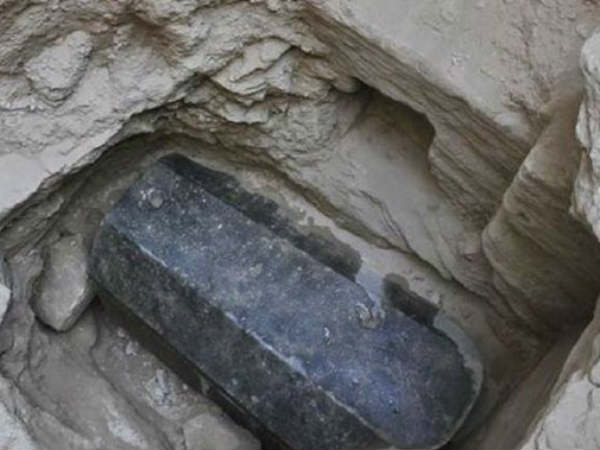 2000years back Granite coffin box unearthed in building construction 2000years back Granite coffin box unearthed in building construction