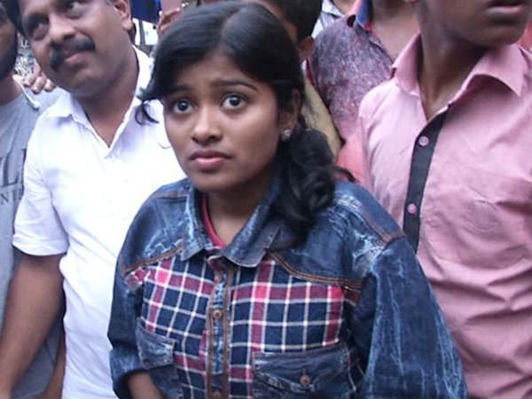 మార్కెట్కు వెళ్లి చేపలు తెచ్చి అమ్మకం