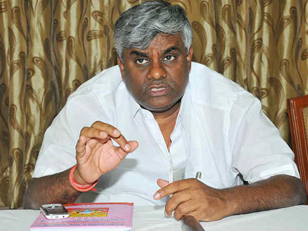జ్యోతిష్యులు చెప్పారని