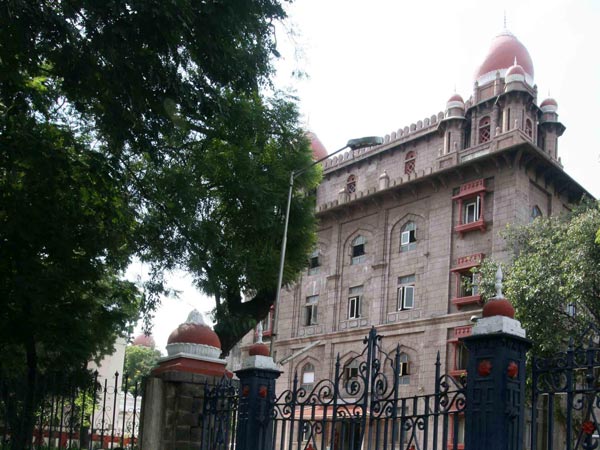 High Court orders to TTD to give full details of missing jewels and Excavations in temple High Court orders to TTD to give full details of missing jewels and Excavations in temple