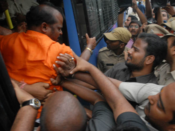 కత్తి మహేష్కు అంతకంటే పెద్ద శిక్ష వేయాలి