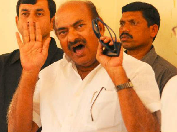 ఆ చోక్రాగాడు అంటే తప్పుకుంటానా?