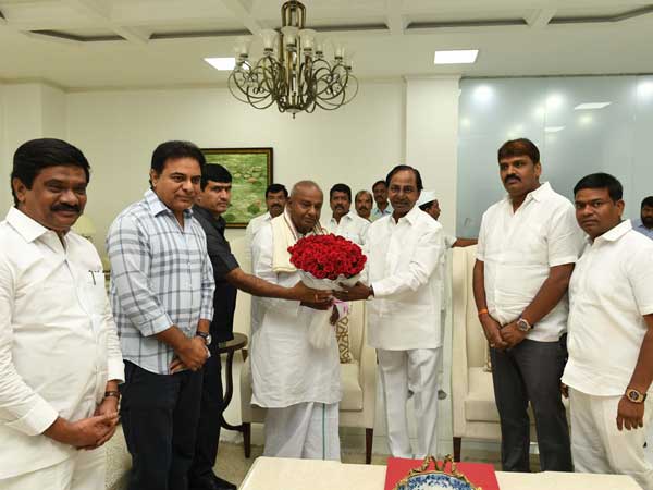 Deve Gouda in Hyderabad for T Subbarami Reddys grandson Wedding, meets TS CM KCR Deve Gouda in Hyderabad for T Subbarami Reddys grandson Wedding, meets TS CM KCR