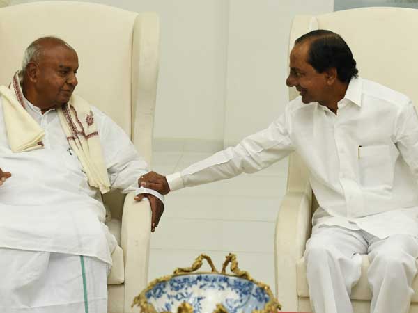 Deve Gouda in Hyderabad for T Subbarami Reddys grandson Wedding, meets TS CM KCR Deve Gouda in Hyderabad for T Subbarami Reddys grandson Wedding, meets TS CM KCR