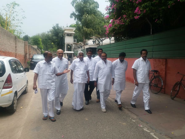 ఆ భావోద్వేగంలో పార్టీని వీడారు