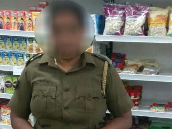 Woman cop suspended for stealing from supermarket Woman cop suspended for stealing from supermarket