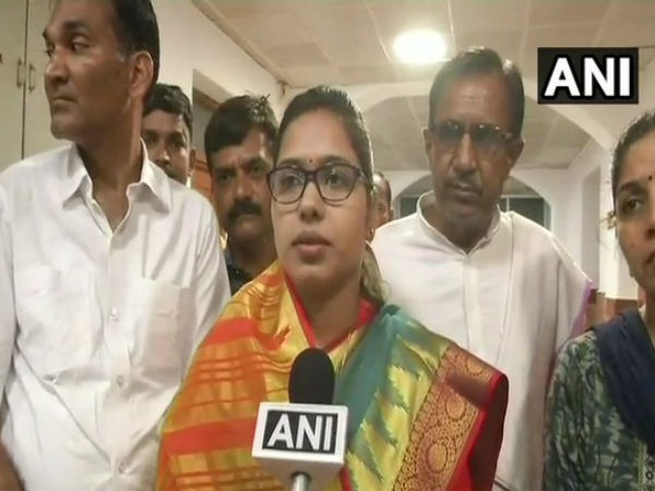 A temple in Uttar Pradesh Hamirpur was purified with Gangajal after the visit of BJP MLA Manisha Anuragi. A temple in Uttar Pradesh Hamirpur was purified with Gangajal after the visit of BJP MLA Manisha Anuragi.