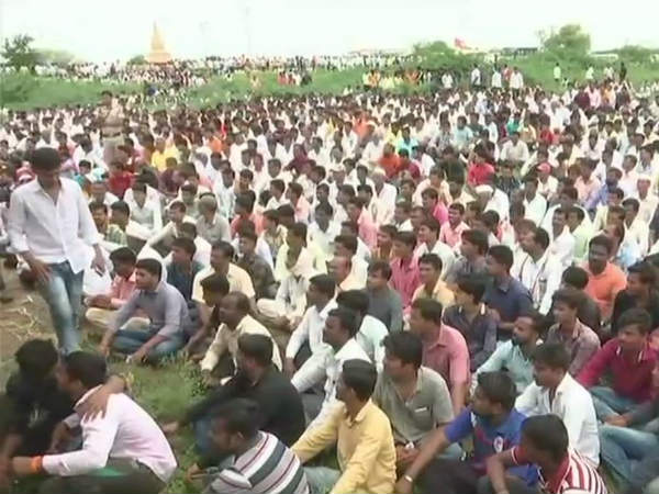 Protests continues by Maratha community for reservations Protests continues by Maratha community for reservations