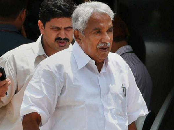 Congress Incharge Oommen Chandy To Tour AP From Today Congress Incharge Oommen Chandy To Tour AP From Today
