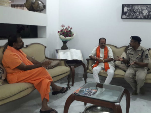 పరిపూర్ణానంద హౌస్ అరెస్టు