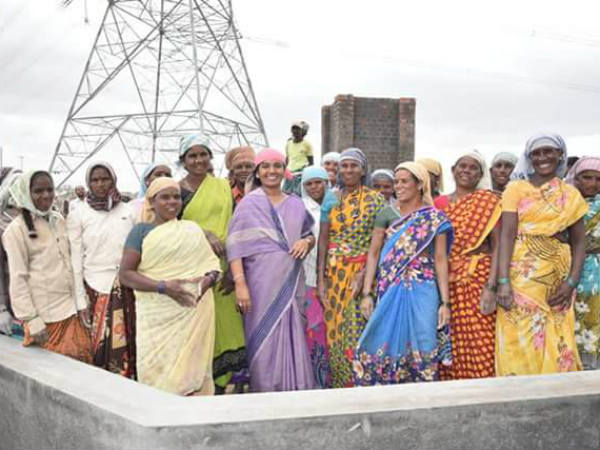 Minister Sunitha, worked as a laborer for Peruru Dam Minister Sunitha, worked as a laborer for Peruru Dam