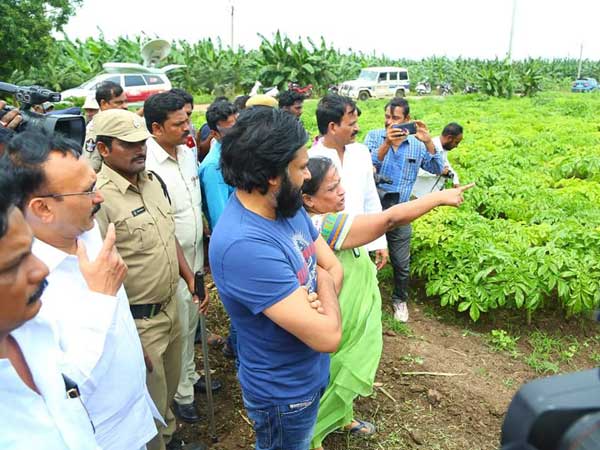 మా పొలాల్లోకి వెళ్లేందుకు ఆధార్