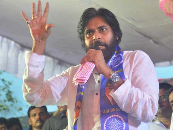 రాహుల్ గాంధీ కనిపిస్తే కన్నుకొట్టి ఇద్దరం ఒకటే అంటారు