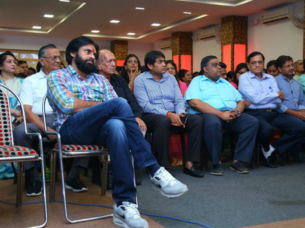 నార్త్ ఇండియన్స్కు అండగా ఉంటాం: పవన్