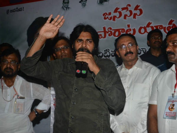 యువతతో నిండిపోయిన ఆర్కే బీచ్