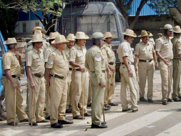 Drunken constables assault senior officer and hotel staff in Bengaluru Drunken constables assault senior officer and hotel staff in Bengaluru