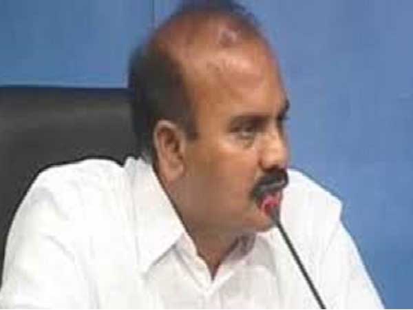 జైల్లో వేస్తారని...జగన్ భయం