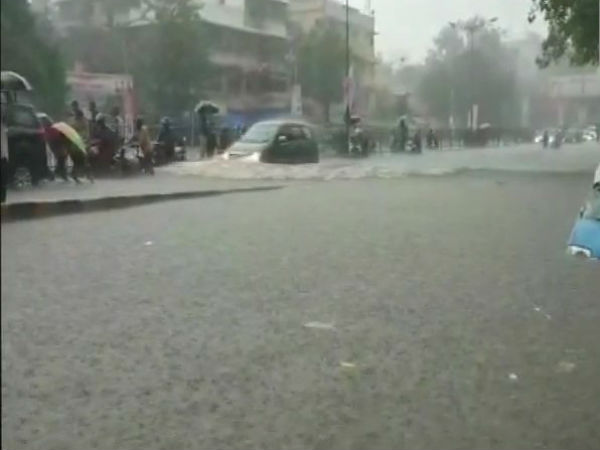 Non Stop Rain In Mumbai, Trains Hit, Schools Closed In Thane Non Stop Rain In Mumbai, Trains Hit, Schools Closed In Thane