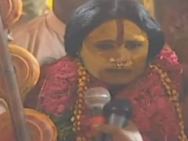 మహిళలు బాధపడుతున్నారు