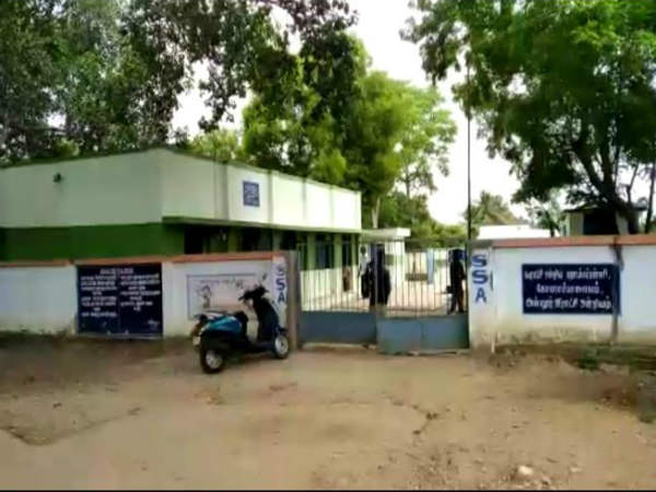మూతపడే స్థాయికి పాఠశాలలు