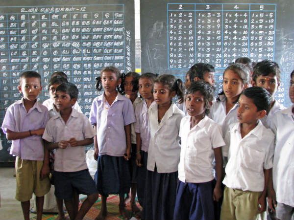 పాఠశాలను కాపాడుకునేందుకు..