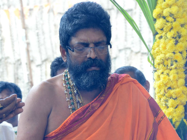 మఠంలకు రాకపోకలు
