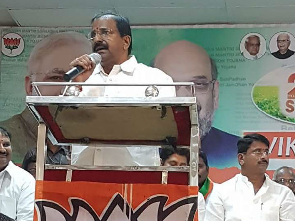 Somu Veeraraju alleges Rs.30000 crore housing scam in AP Somu Veeraraju alleges Rs.30000 crore housing scam in AP