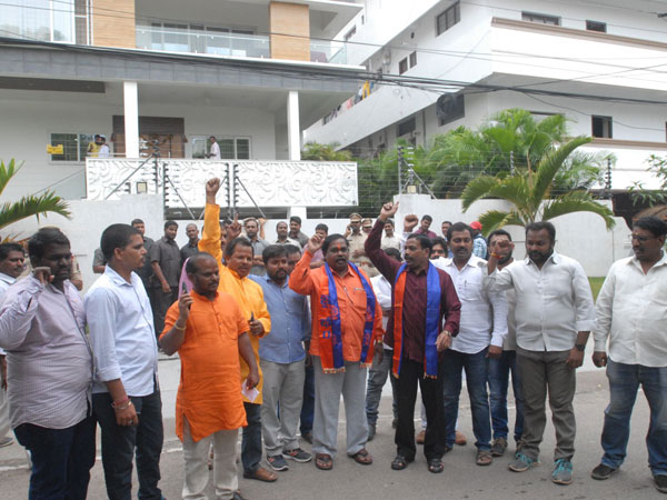 హిందూ సంఘాల ఆగ్రహం