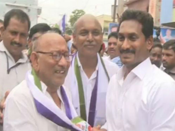tetali rama reddy joins ysrcp during prajasankalpayatra tetali rama reddy joins ysrcp during prajasankalpayatra