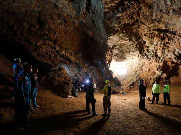 Thai cave rescue operation: Six boys rescued Thai cave rescue operation: Six boys rescued