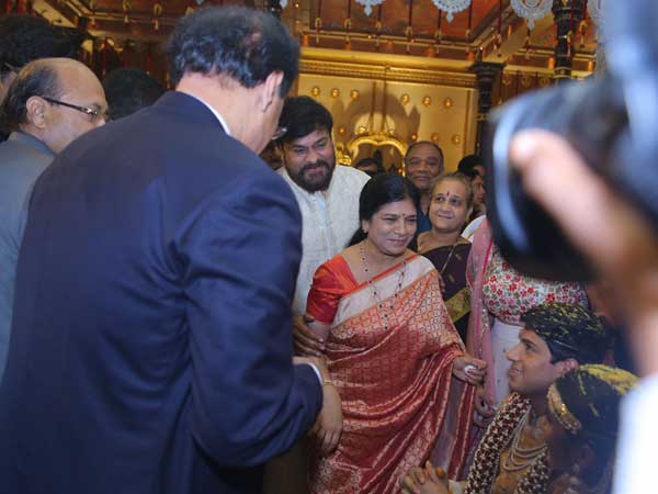 వివాహానికి చిరంజీవి దంపతులు