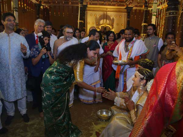 వివాహ వేడుకకు హాజరైన కవిత