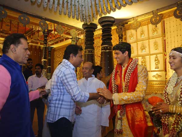 వివాహ వేడుకకు హాజరైన కేటీఆర్